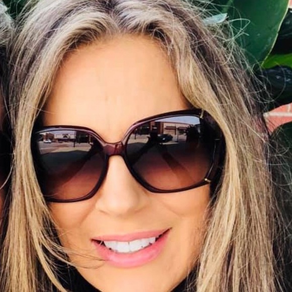 Meet your Posher, Julia - Picture 1 of 2